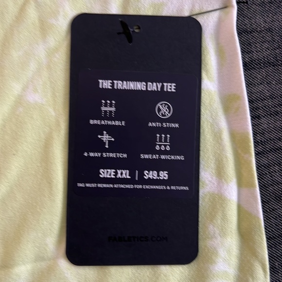 Brand new Fabletics training shirt XXL - Picture 3 of 3